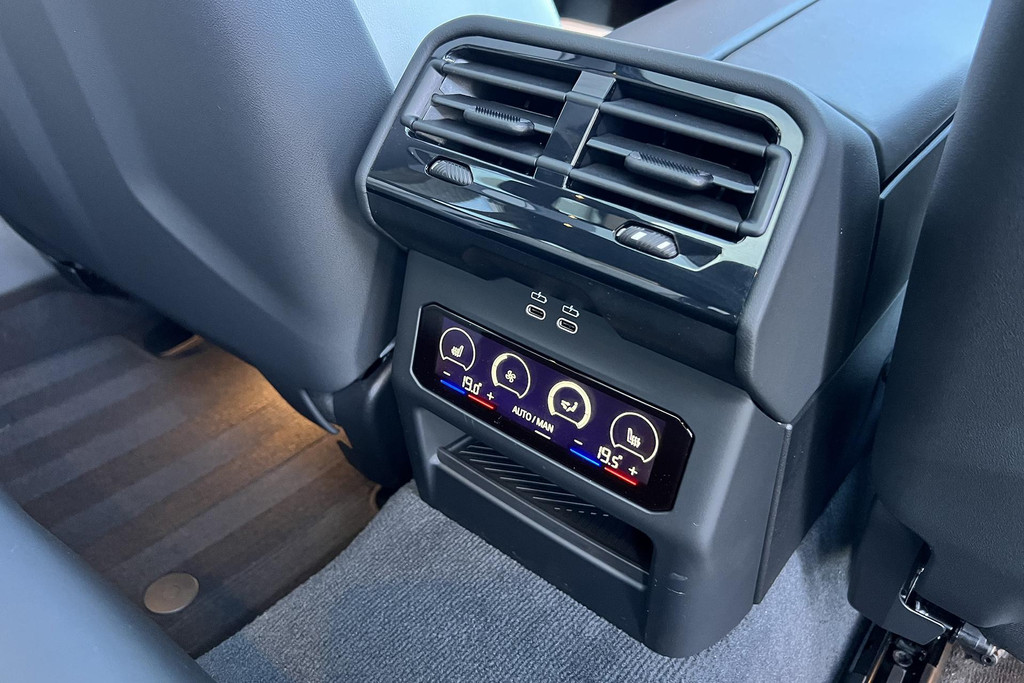 51193957-31.jpg